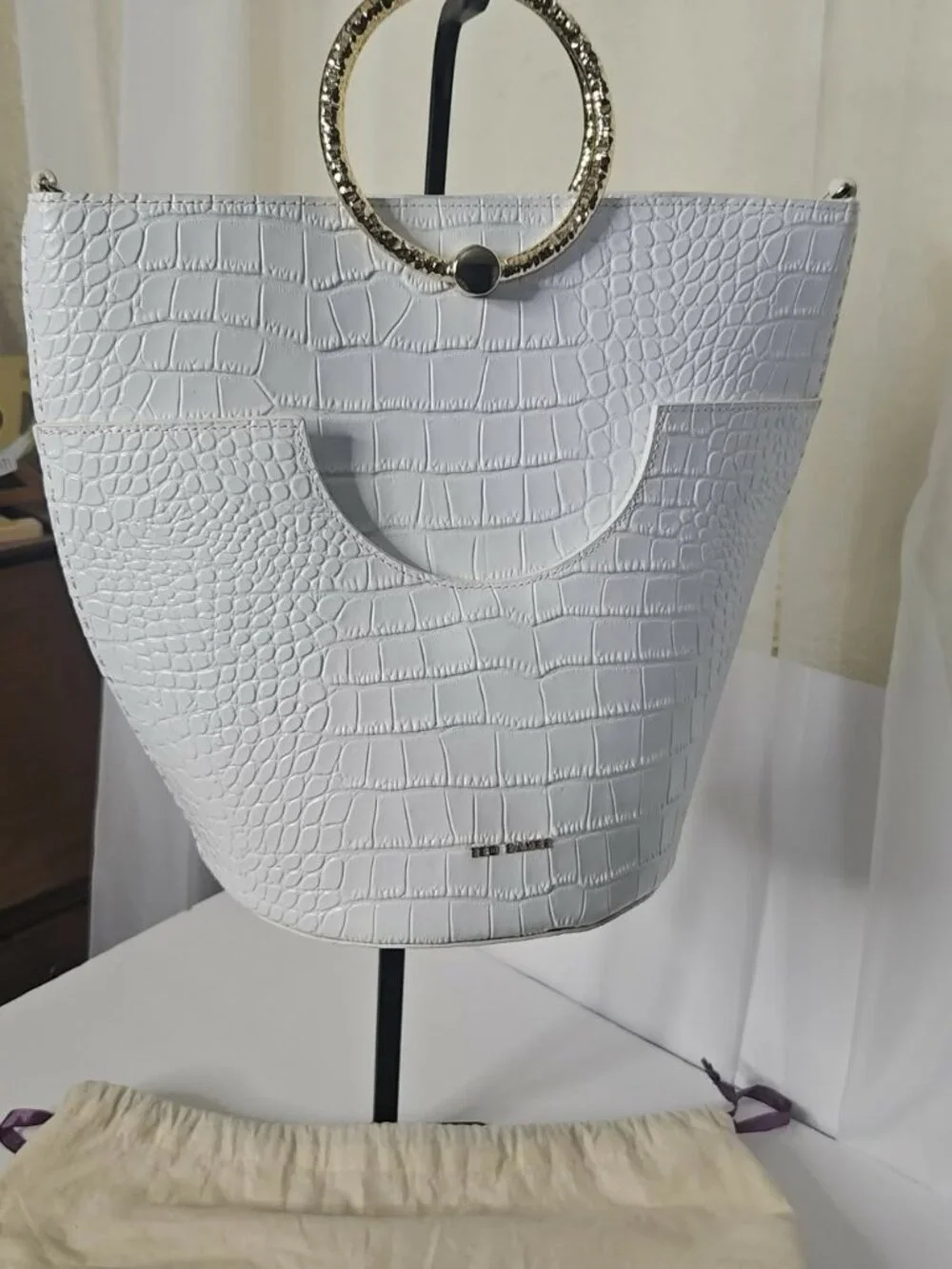 NWOT Ted Baker Maisee White Croc Embossed Bucket Bag with Gold O-Ring Handle